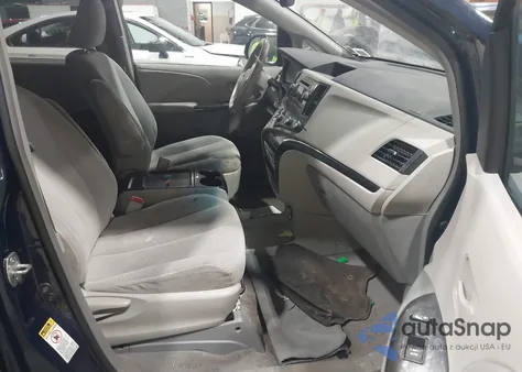 2011 Toyota Sienna Le V6 z USA, uszkodzony, nr VIN 5TDKK3DC5BS095681